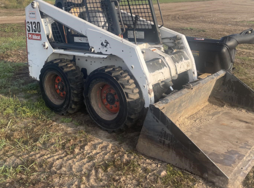 BOBCAT S130 - Liukuohjattu kuormaaja: kuva BOBCAT S130 - Liukuohjattu kuormaaja BOBCAT S130 - Liukuohjattu kuormaaja: kuva BOBCAT S130 - Liukuohjattu kuormaaja
