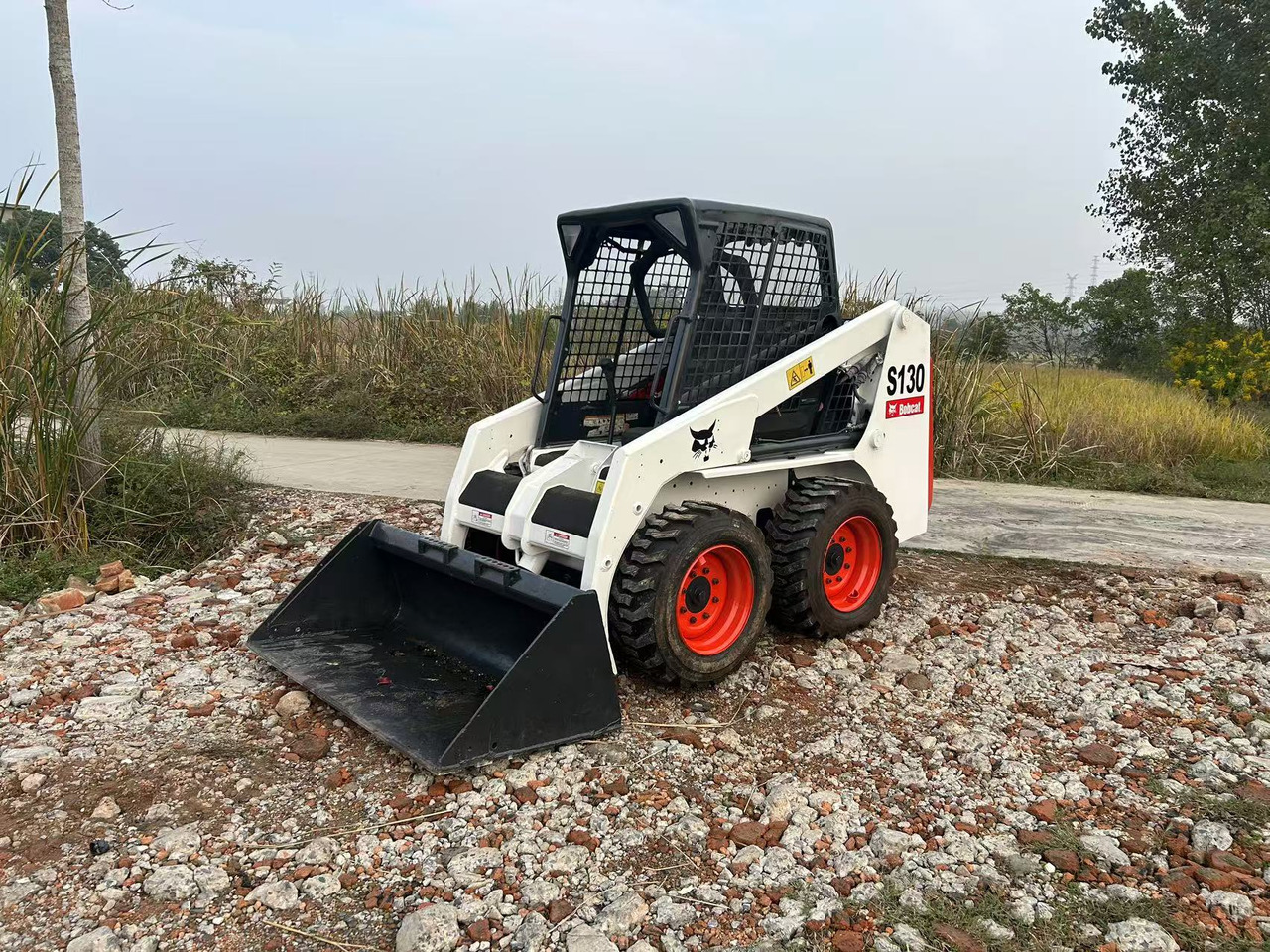 BOBCAT s130 - Liukuohjattu kuormaaja: kuva BOBCAT s130 - Liukuohjattu kuormaaja BOBCAT s130 - Liukuohjattu kuormaaja: kuva BOBCAT s130 - Liukuohjattu kuormaaja