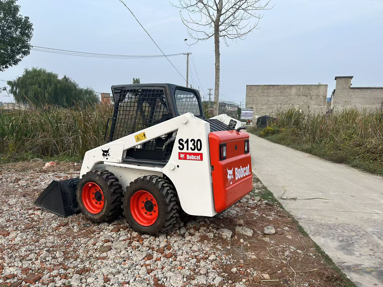 BOBCAT s130 - Liukuohjattu kuormaaja: kuva BOBCAT s130 - Liukuohjattu kuormaaja BOBCAT s130 - Liukuohjattu kuormaaja: kuva BOBCAT s130 - Liukuohjattu kuormaaja