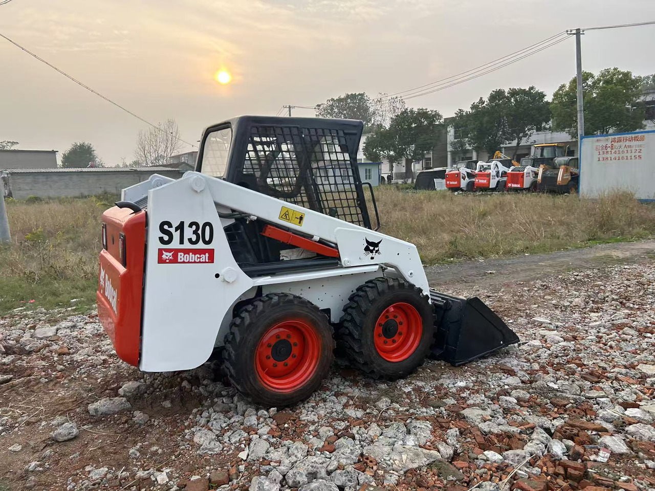 BOBCAT s130 - Liukuohjattu kuormaaja: kuva BOBCAT s130 - Liukuohjattu kuormaaja BOBCAT s130 - Liukuohjattu kuormaaja: kuva BOBCAT s130 - Liukuohjattu kuormaaja