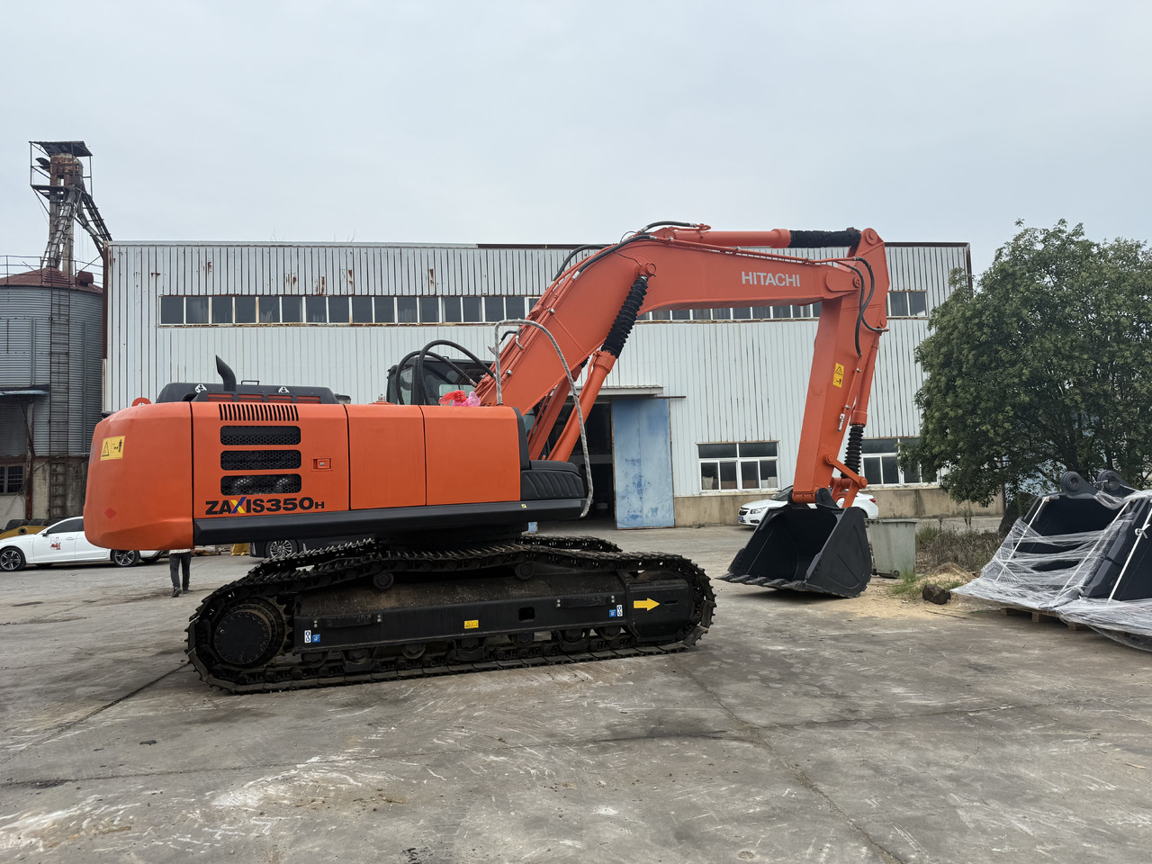 Hitachi Used Hitachi 350-5g Excavator - Telakaivukone: kuva Hitachi Used Hitachi 350-5g Excavator - Telakaivukone Hitachi Used Hitachi 350-5g Excavator - Telakaivukone: kuva Hitachi Used Hitachi 350-5g Excavator - Telakaivukone