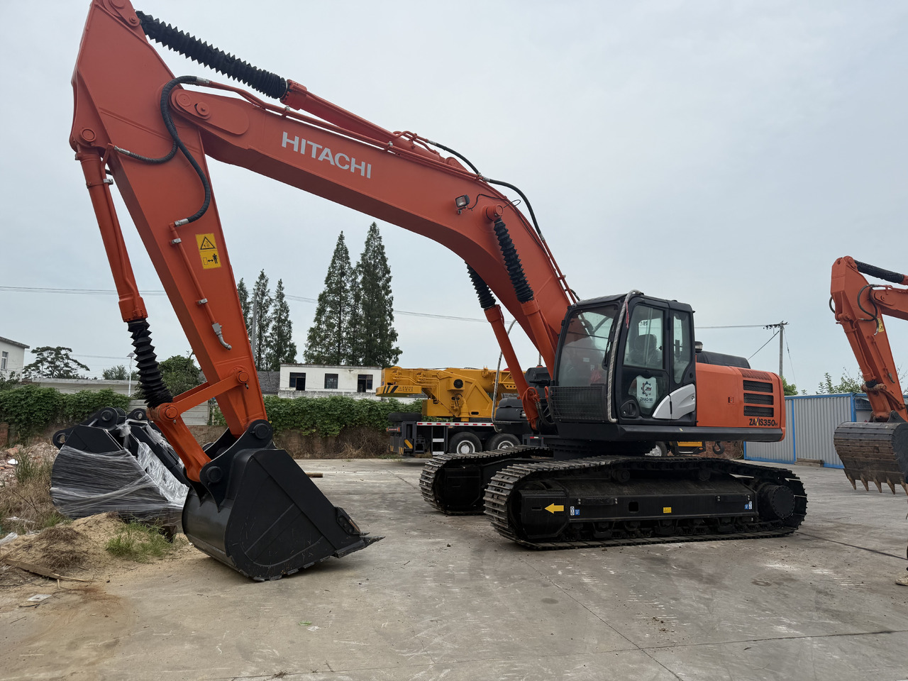 Hitachi Used Hitachi 350-5g Excavator - Telakaivukone: kuva Hitachi Used Hitachi 350-5g Excavator - Telakaivukone Hitachi Used Hitachi 350-5g Excavator - Telakaivukone: kuva Hitachi Used Hitachi 350-5g Excavator - Telakaivukone