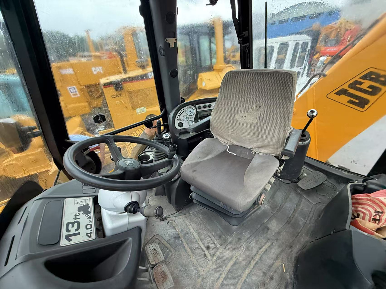 JCB 3CX - Pyöräalustainen kaivinkone: kuva JCB 3CX - Pyöräalustainen kaivinkone JCB 3CX - Pyöräalustainen kaivinkone: kuva JCB 3CX - Pyöräalustainen kaivinkone