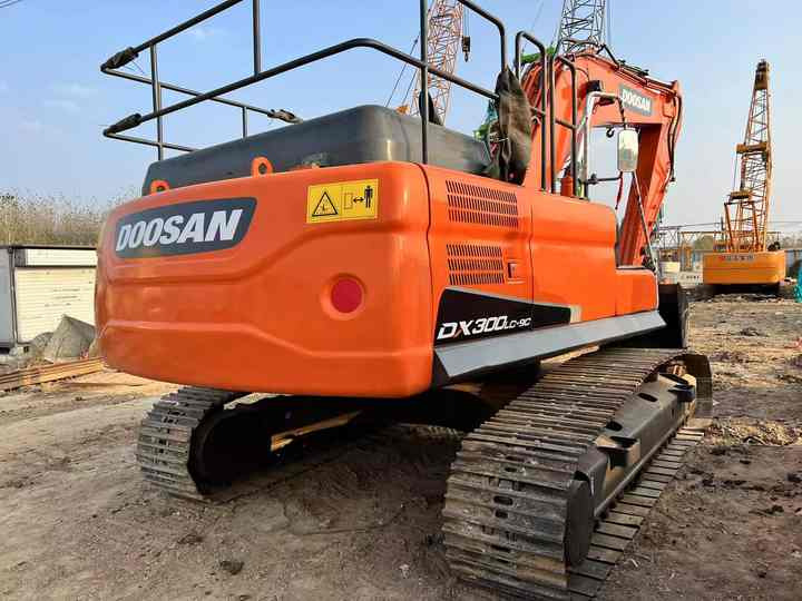 Used Digger DOOSAN DX300 Construction Machinery Construction Digger Used DOOSAN DX300 Cheap Excavator - Telakaivukone: kuva Used Digger DOOSAN DX300 Construction Machinery Construction Digger Used DOOSAN DX300 Cheap Excavator - Telakaivukone Used Digger DOOSAN DX300 Construction Machinery Construction Digger Used DOOSAN DX300 Cheap Excavator - Telakaivukone: kuva Used Digger DOOSAN DX300 Construction Machinery Construction Digger Used DOOSAN DX300 Cheap Excavator - Telakaivukone