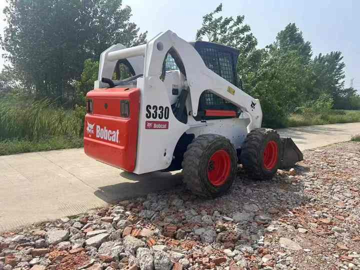 Very Low Price American Brand Used Bobcat S330 Skid Steer Loader with Superior Performance for Sale S160/S180/S300 in Stock - Liukuohjattu kuormaaja: kuva Very Low Price American Brand Used Bobcat S330 Skid Steer Loader with Superior Performance for Sale S160/S180/S300 in Stock - Liukuohjattu kuormaaja Very Low Price American Brand Used Bobcat S330 Skid Steer Loader with Superior Performance for Sale S160/S180/S300 in Stock - Liukuohjattu kuormaaja: kuva Very Low Price American Brand Used Bobcat S330 Skid Steer Loader with Superior Performance for Sale S160/S180/S300 in Stock - Liukuohjattu kuormaaja