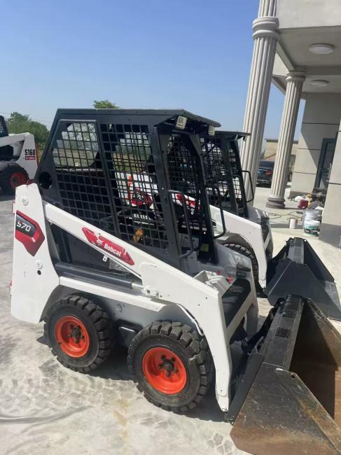 BOBCAT S70 - Liukuohjattu kuormaaja: kuva BOBCAT S70 - Liukuohjattu kuormaaja BOBCAT S70 - Liukuohjattu kuormaaja: kuva BOBCAT S70 - Liukuohjattu kuormaaja