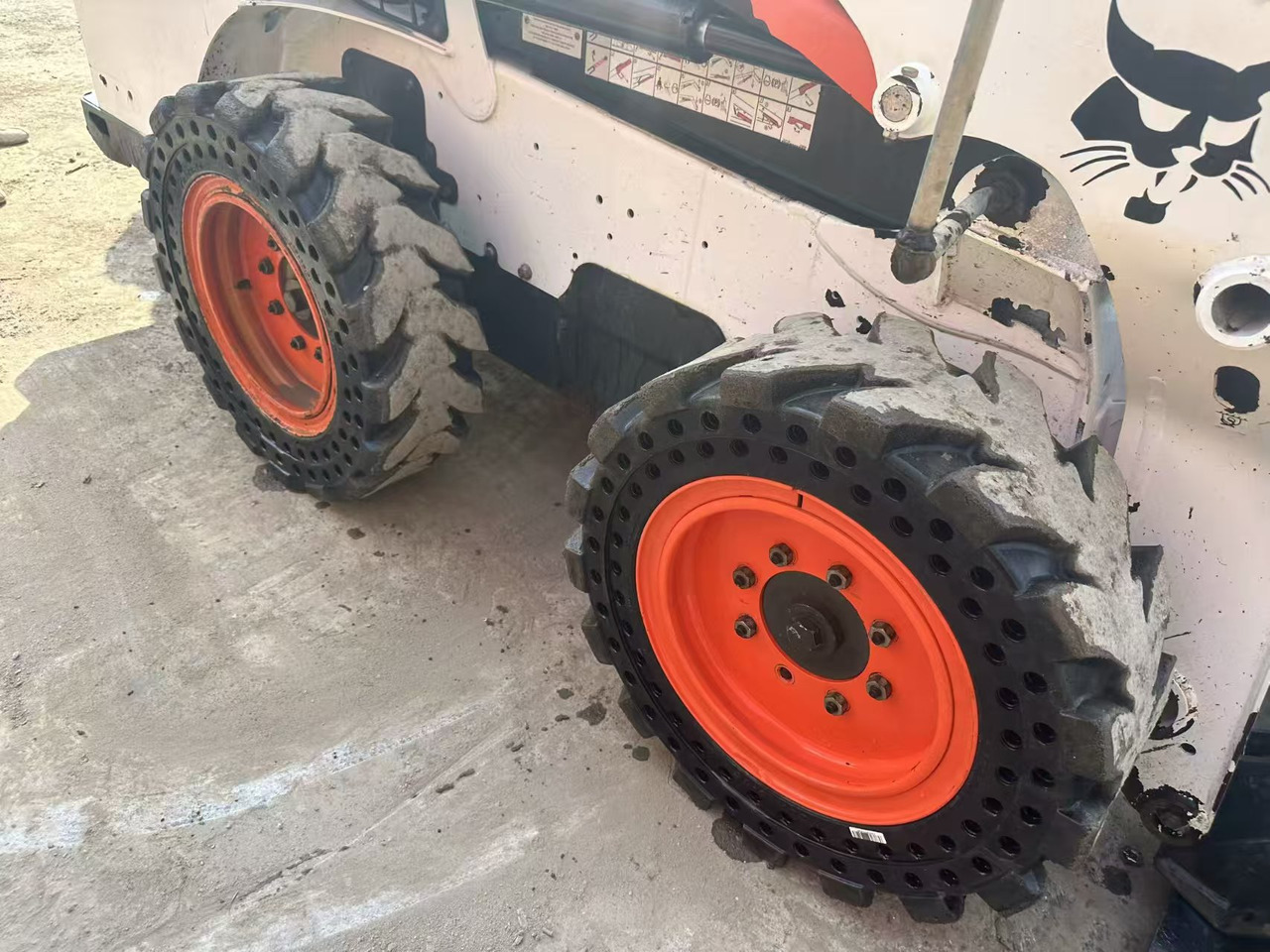 BOBCAT s550 - Pyöräkuormaaja: kuva BOBCAT s550 - Pyöräkuormaaja BOBCAT s550 - Pyöräkuormaaja: kuva BOBCAT s550 - Pyöräkuormaaja