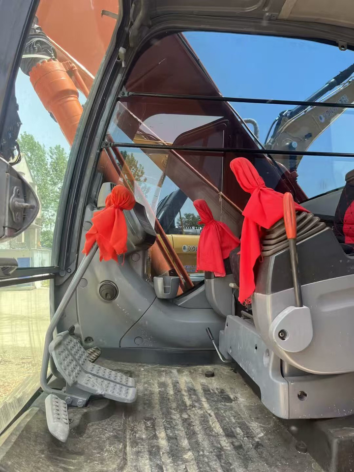 HITACHI ZX200 - Telakaivukone: kuva HITACHI ZX200 - Telakaivukone HITACHI ZX200 - Telakaivukone: kuva HITACHI ZX200 - Telakaivukone