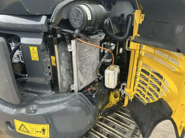 KOMATSU 35MR - Minikuormaaja: kuva KOMATSU 35MR - Minikuormaaja KOMATSU 35MR - Minikuormaaja: kuva KOMATSU 35MR - Minikuormaaja