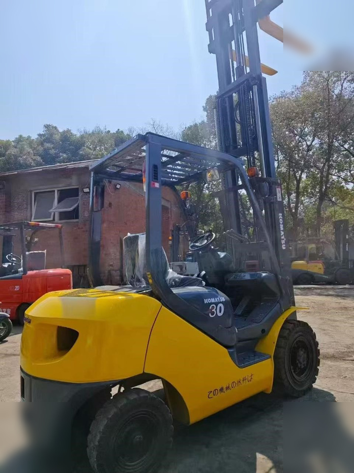 KOMATSU FD30-7 - Kaasutrukki: kuva KOMATSU FD30-7 - Kaasutrukki KOMATSU FD30-7 - Kaasutrukki: kuva KOMATSU FD30-7 - Kaasutrukki
