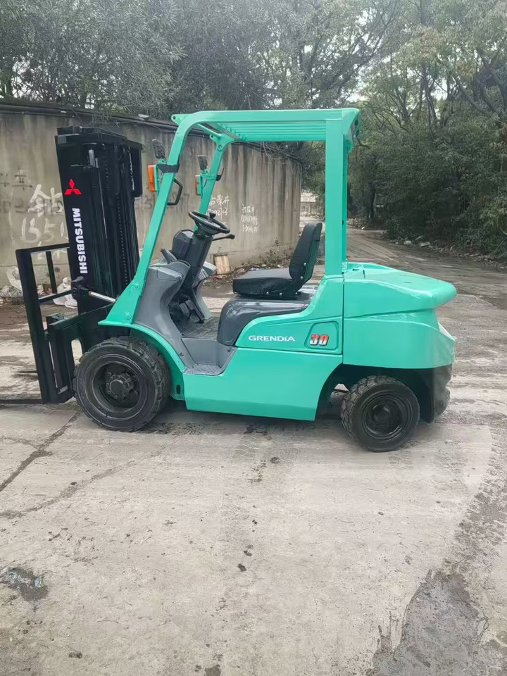 MITSUBISHI 3-ton - Pystymastonostin: kuva MITSUBISHI 3-ton - Pystymastonostin MITSUBISHI 3-ton - Pystymastonostin: kuva MITSUBISHI 3-ton - Pystymastonostin