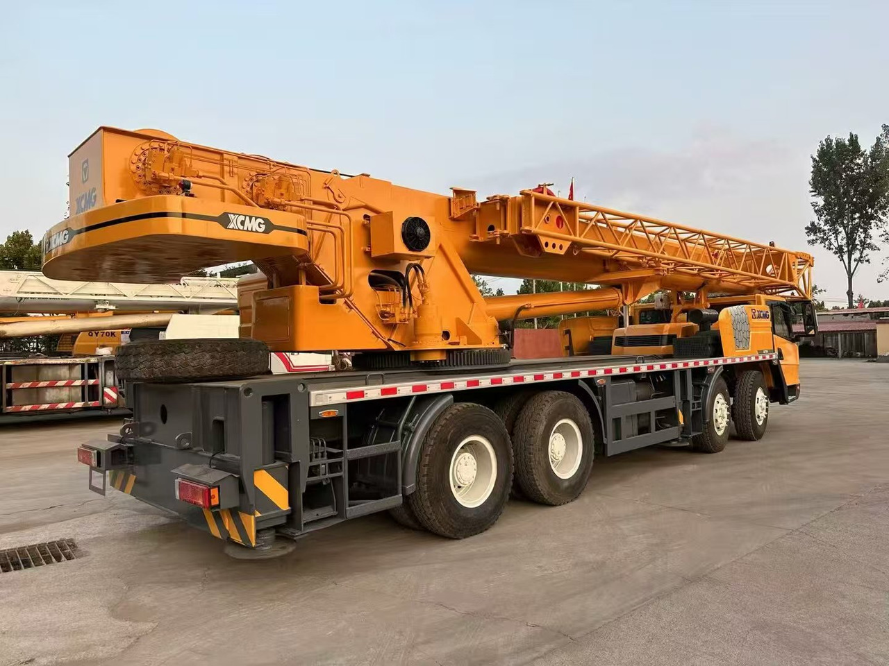 Ajoneuvonosturi XCMG 50-ton: kuva Ajoneuvonosturi XCMG 50-ton