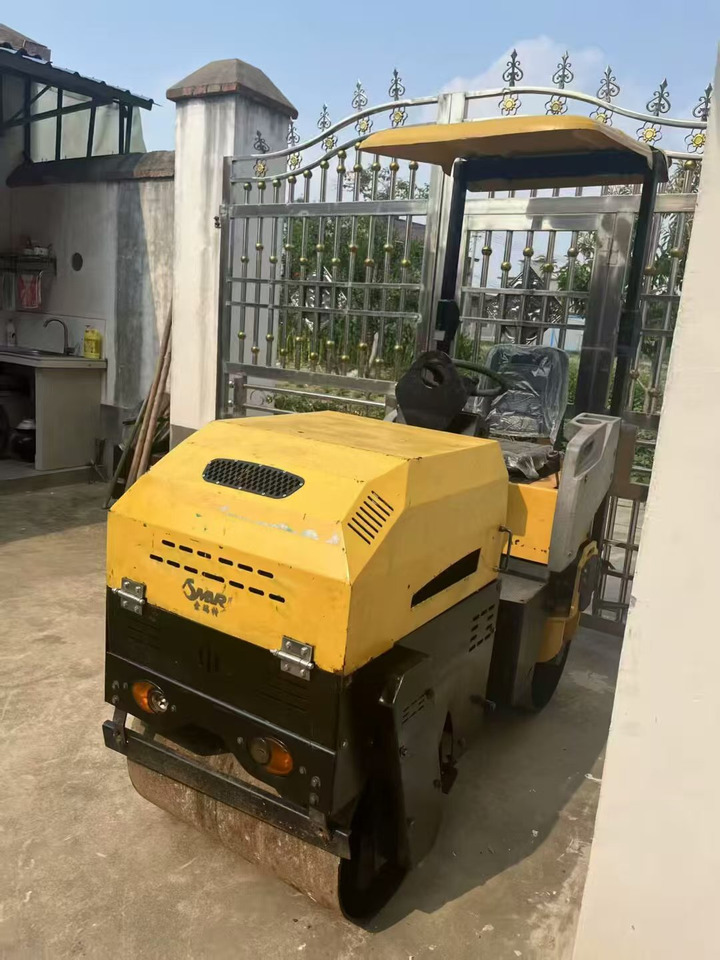 Double-drum vibratory mini roller - Jyrä: kuva double-drum vibratory mini roller - Jyrä Double-drum vibratory mini roller - Jyrä: kuva double-drum vibratory mini roller - Jyrä