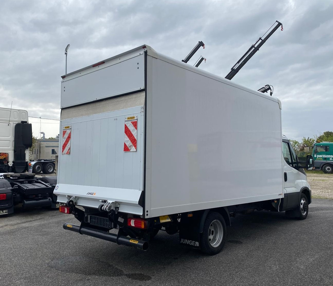IVECO DAILY 35C16 - Pakettiauto: kuva IVECO DAILY 35C16 - Pakettiauto IVECO DAILY 35C16 - Pakettiauto: kuva IVECO DAILY 35C16 - Pakettiauto