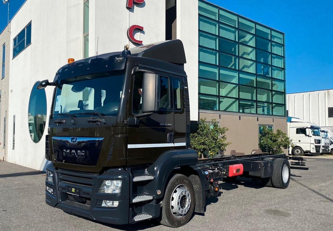 MAN TGS 16.360 MOTRICE 2 ASSI TELAIO 2019 - Kuorma-auto alusta: kuva MAN TGS 16.360 MOTRICE 2 ASSI TELAIO 2019 - Kuorma-auto alusta MAN TGS 16.360 MOTRICE 2 ASSI TELAIO 2019 - Kuorma-auto alusta: kuva MAN TGS 16.360 MOTRICE 2 ASSI TELAIO 2019 - Kuorma-auto alusta