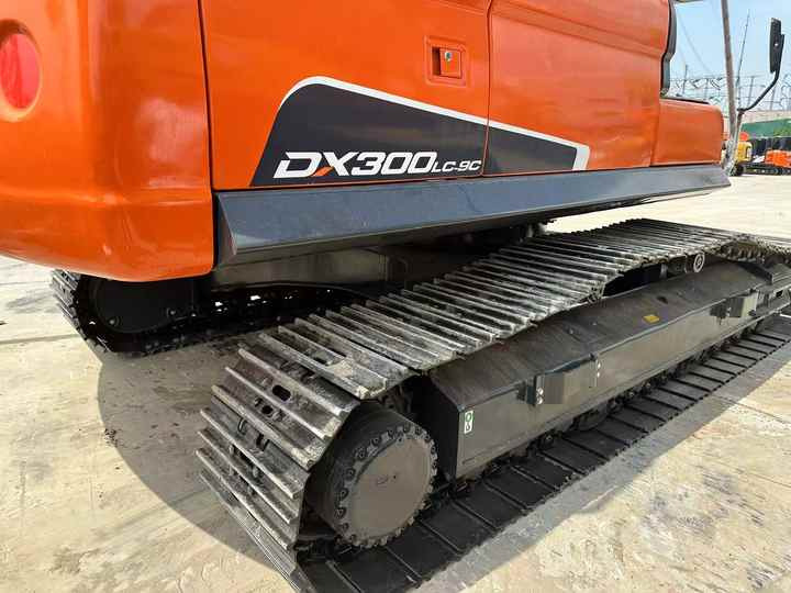 Used Digger DOOSAN DX300 Construction Machinery Construction Digger Used DOOSAN DX300 Cheap Excavator - Telakaivukone: kuva Used Digger DOOSAN DX300 Construction Machinery Construction Digger Used DOOSAN DX300 Cheap Excavator - Telakaivukone Used Digger DOOSAN DX300 Construction Machinery Construction Digger Used DOOSAN DX300 Cheap Excavator - Telakaivukone: kuva Used Digger DOOSAN DX300 Construction Machinery Construction Digger Used DOOSAN DX300 Cheap Excavator - Telakaivukone