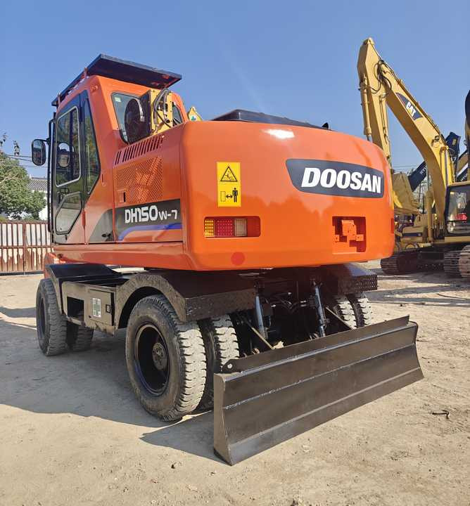 Used Doosan DH150W-7 Model Wheel Excavator Second Hand Machine Popular Brand Korean Doosan Hydraulic Machinery - Pyöräalustainen kaivinkone: kuva Used Doosan DH150W-7 Model Wheel Excavator Second Hand Machine Popular Brand Korean Doosan Hydraulic Machinery - Pyöräalustainen kaivinkone Used Doosan DH150W-7 Model Wheel Excavator Second Hand Machine Popular Brand Korean Doosan Hydraulic Machinery - Pyöräalustainen kaivinkone: kuva Used Doosan DH150W-7 Model Wheel Excavator Second Hand Machine Popular Brand Korean Doosan Hydraulic Machinery - Pyöräalustainen kaivinkone