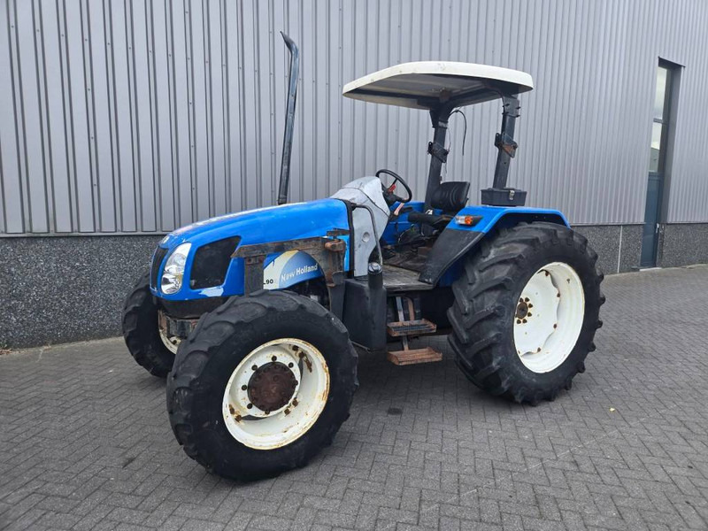 New Holland TL 90 A - Traktori: kuva New Holland TL 90 A - Traktori New Holland TL 90 A - Traktori: kuva New Holland TL 90 A - Traktori