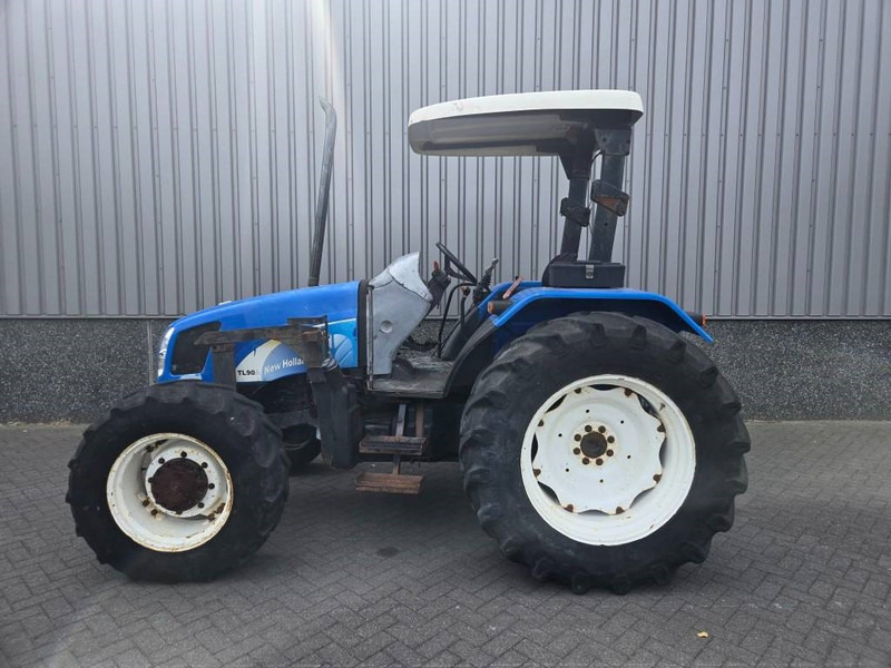 New Holland TL 90 A - Traktori: kuva New Holland TL 90 A - Traktori New Holland TL 90 A - Traktori: kuva New Holland TL 90 A - Traktori