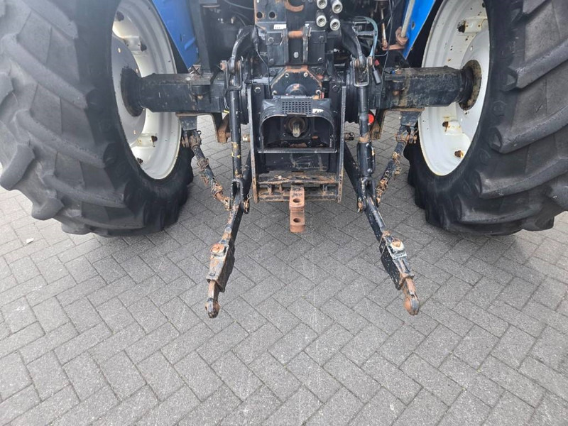 New Holland TL 90 A - Traktori: kuva New Holland TL 90 A - Traktori New Holland TL 90 A - Traktori: kuva New Holland TL 90 A - Traktori