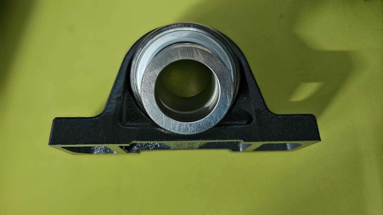 Obudowa z łożyskiem sieczkarni Deutz Fahr Topliner 1602_3193 - Varaosat - Maatalouskoneet: kuva Obudowa z łożyskiem sieczkarni Deutz Fahr Topliner 1602_3193 - Varaosat - Maatalouskoneet Obudowa z łożyskiem sieczkarni Deutz Fahr Topliner 1602_3193 - Varaosat - Maatalouskoneet: kuva Obudowa z łożyskiem sieczkarni Deutz Fahr Topliner 1602_3193 - Varaosat - Maatalouskoneet