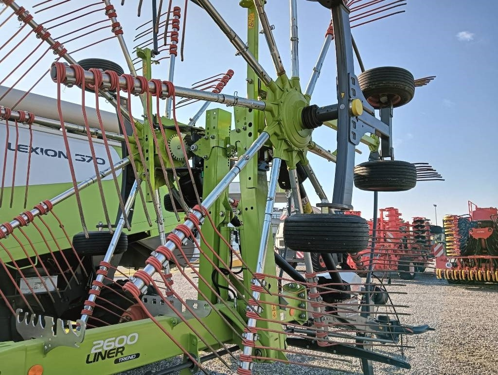 Claas LINER 2600 TREND - Pöyhin: kuva Claas LINER 2600 TREND - Pöyhin Claas LINER 2600 TREND - Pöyhin: kuva Claas LINER 2600 TREND - Pöyhin