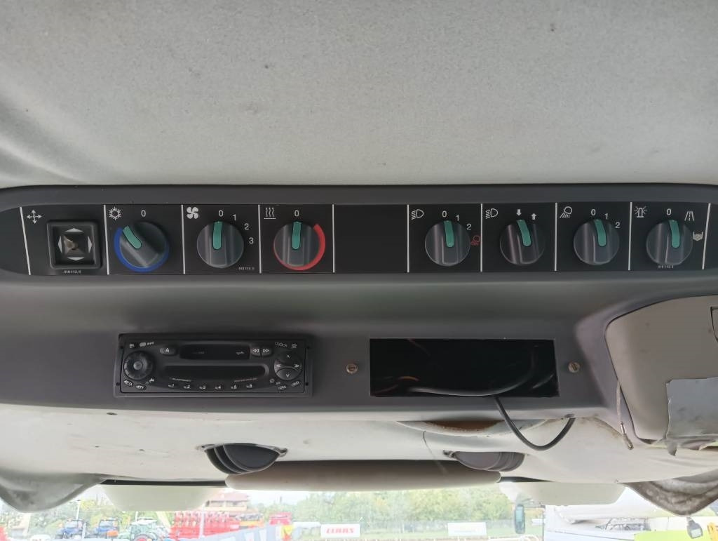 Claas Lexion 470 - Leikkuupuimuri: kuva Claas Lexion 470 - Leikkuupuimuri Claas Lexion 470 - Leikkuupuimuri: kuva Claas Lexion 470 - Leikkuupuimuri