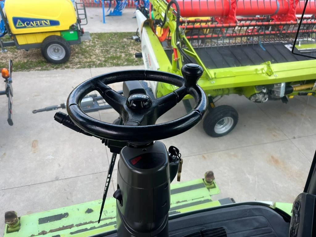 Claas Lexion 560 TT - Leikkuupuimuri: kuva Claas Lexion 560 TT - Leikkuupuimuri Claas Lexion 560 TT - Leikkuupuimuri: kuva Claas Lexion 560 TT - Leikkuupuimuri