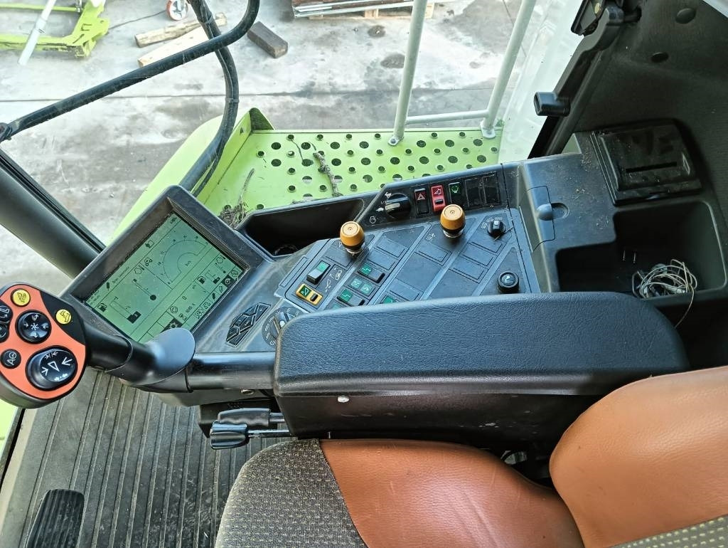 Claas Lexion 570 - Leikkuupuimuri: kuva Claas Lexion 570 - Leikkuupuimuri Claas Lexion 570 - Leikkuupuimuri: kuva Claas Lexion 570 - Leikkuupuimuri