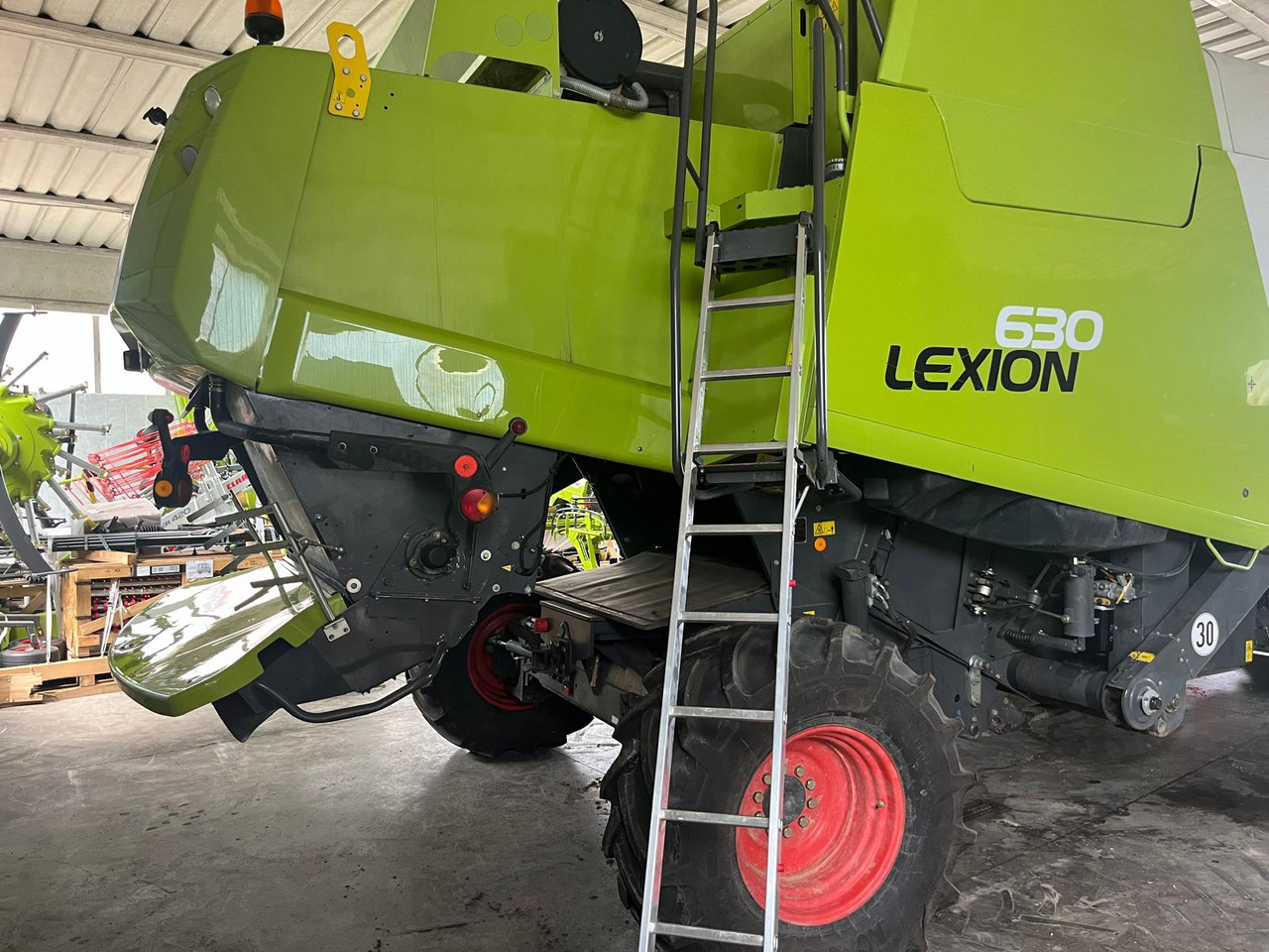 Claas Lexion 630 Montana - Leikkuupuimuri: kuva Claas Lexion 630 Montana - Leikkuupuimuri Claas Lexion 630 Montana - Leikkuupuimuri: kuva Claas Lexion 630 Montana - Leikkuupuimuri