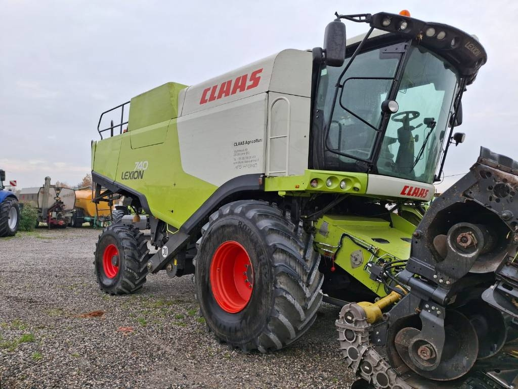Claas Lexion 740 - Leikkuupuimuri: kuva Claas Lexion 740 - Leikkuupuimuri Claas Lexion 740 - Leikkuupuimuri: kuva Claas Lexion 740 - Leikkuupuimuri