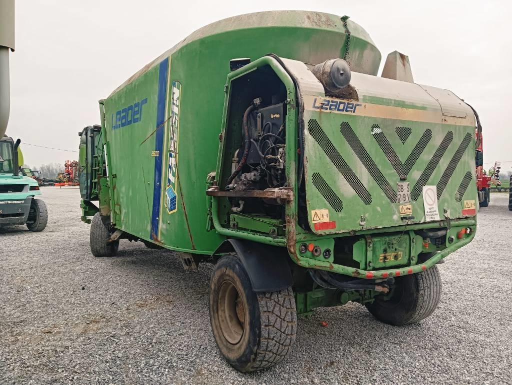 Faresin LEADER 2600 - Seosrehuvaunu: kuva Faresin LEADER 2600 - Seosrehuvaunu Faresin LEADER 2600 - Seosrehuvaunu: kuva Faresin LEADER 2600 - Seosrehuvaunu