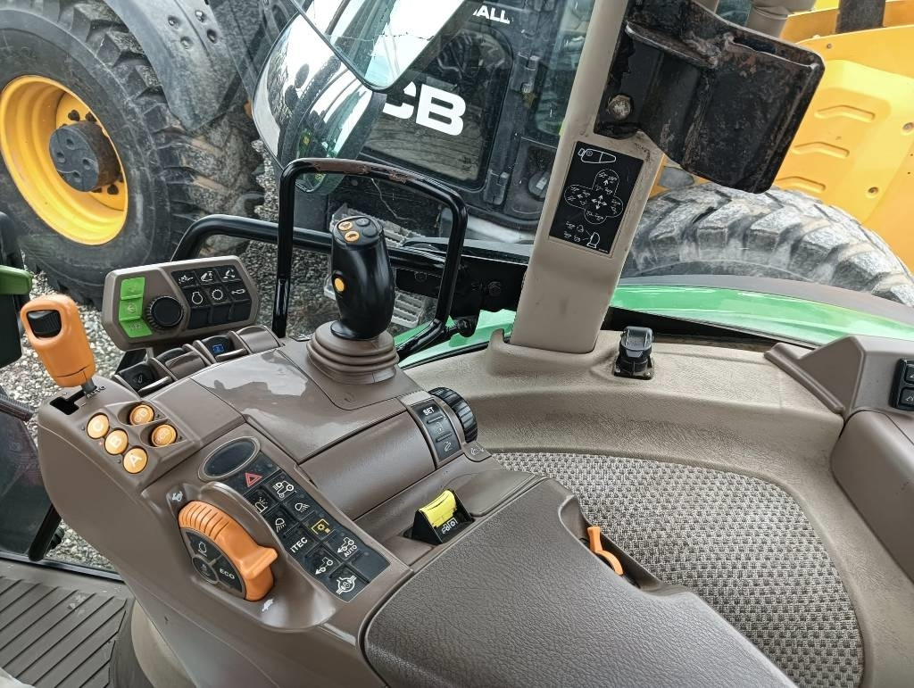 John Deere 5125 R - Traktori: kuva John Deere 5125 R - Traktori John Deere 5125 R - Traktori: kuva John Deere 5125 R - Traktori