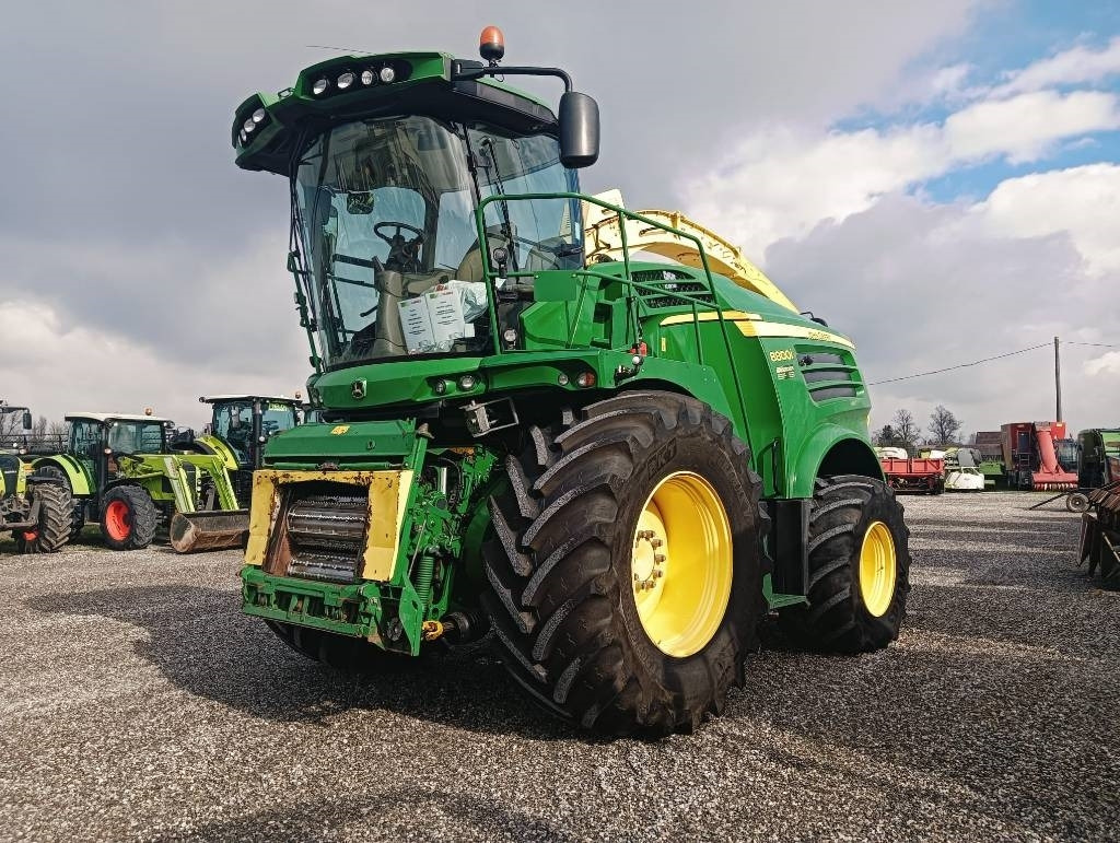 John Deere 8800 - Itsekulkeva silppuri: kuva John Deere 8800 - Itsekulkeva silppuri John Deere 8800 - Itsekulkeva silppuri: kuva John Deere 8800 - Itsekulkeva silppuri