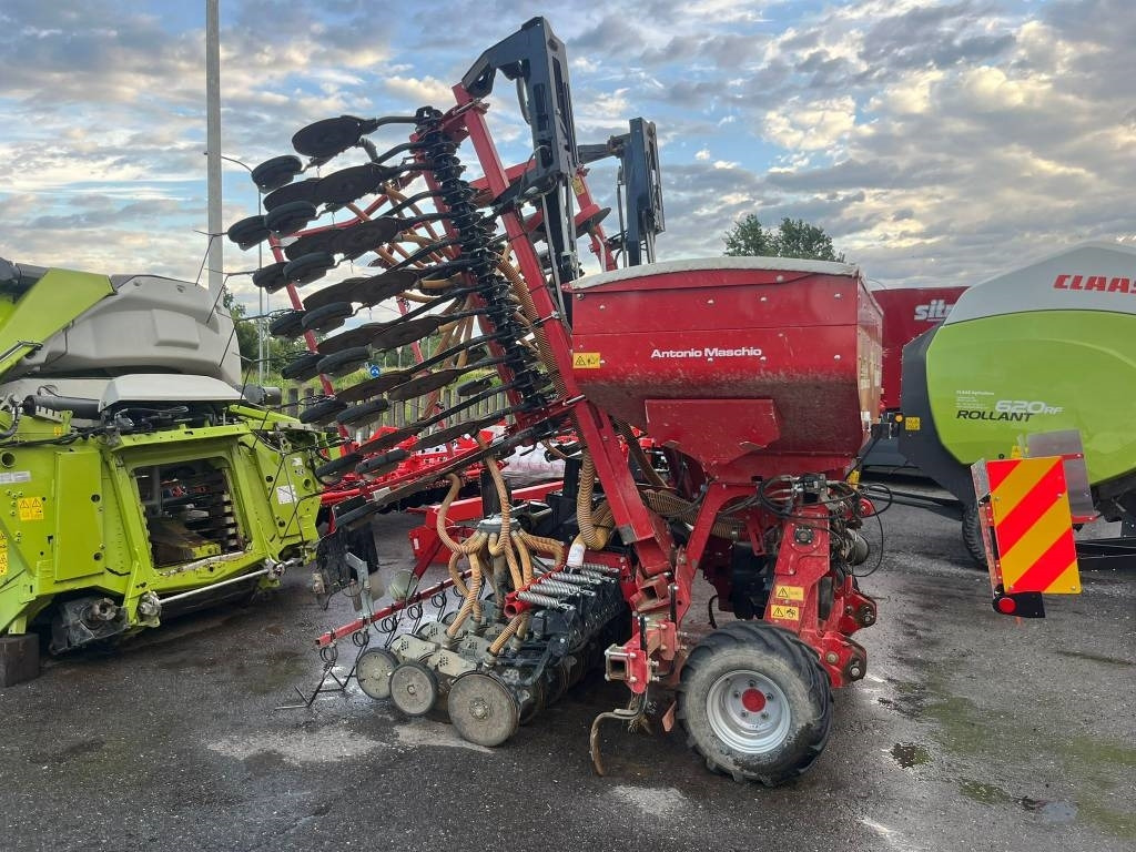 Mascar Montana 600 - Tarkkuuskylvökone: kuva Mascar Montana 600 - Tarkkuuskylvökone Mascar Montana 600 - Tarkkuuskylvökone: kuva Mascar Montana 600 - Tarkkuuskylvökone