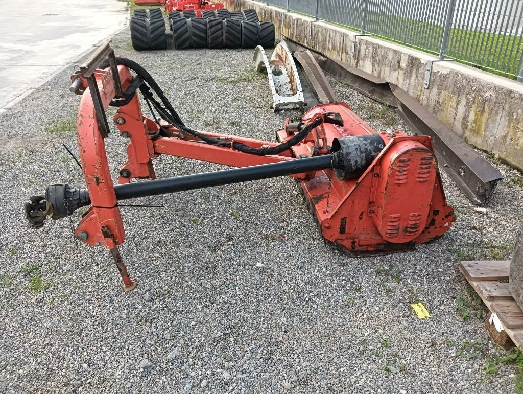 Maschio Giraffa 160 - Kesantomurskain/ Vesakkomurskain: kuva Maschio Giraffa 160 - Kesantomurskain/ Vesakkomurskain Maschio Giraffa 160 - Kesantomurskain/ Vesakkomurskain: kuva Maschio Giraffa 160 - Kesantomurskain/ Vesakkomurskain
