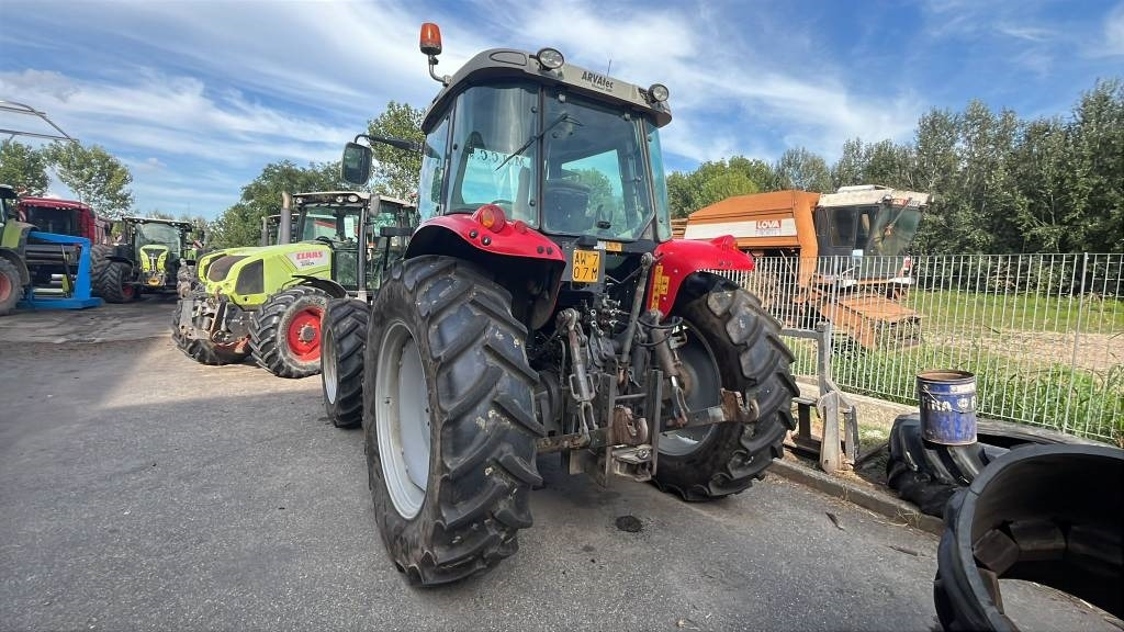 Massey Ferguson 5470 - Traktori: kuva Massey Ferguson 5470 - Traktori Massey Ferguson 5470 - Traktori: kuva Massey Ferguson 5470 - Traktori