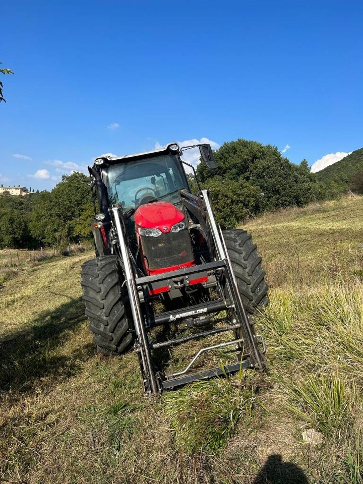 Massey Ferguson 5710 - Traktori: kuva Massey Ferguson 5710 - Traktori Massey Ferguson 5710 - Traktori: kuva Massey Ferguson 5710 - Traktori