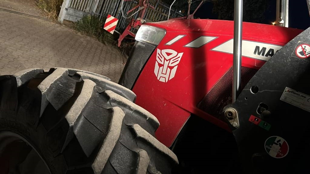 Massey Ferguson 5710 - Traktori: kuva Massey Ferguson 5710 - Traktori Massey Ferguson 5710 - Traktori: kuva Massey Ferguson 5710 - Traktori