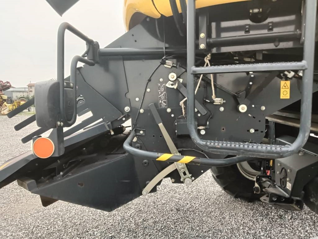 Leasing New Holland CR 7.90  New Holland CR 7.90: kuva Leasing New Holland CR 7.90  New Holland CR 7.90