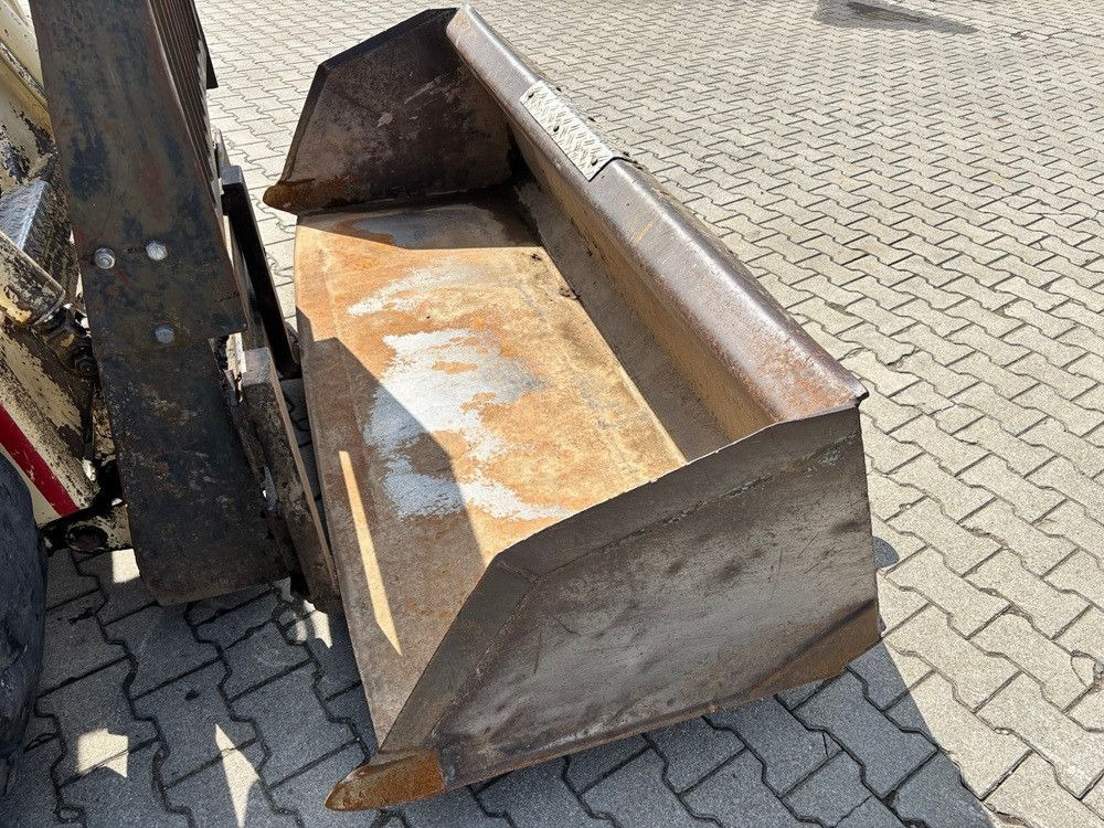 Bobcat 970 - Liukuohjattu kuormaaja: kuva Bobcat 970 - Liukuohjattu kuormaaja Bobcat 970 - Liukuohjattu kuormaaja: kuva Bobcat 970 - Liukuohjattu kuormaaja