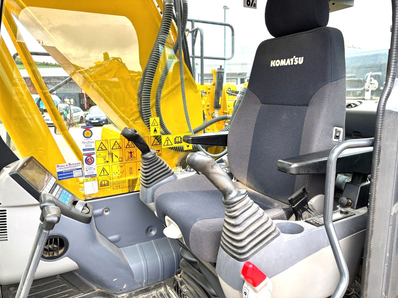 Komatsu PC210LC-11E0 - Telakaivukone: kuva Komatsu PC210LC-11E0 - Telakaivukone Komatsu PC210LC-11E0 - Telakaivukone: kuva Komatsu PC210LC-11E0 - Telakaivukone