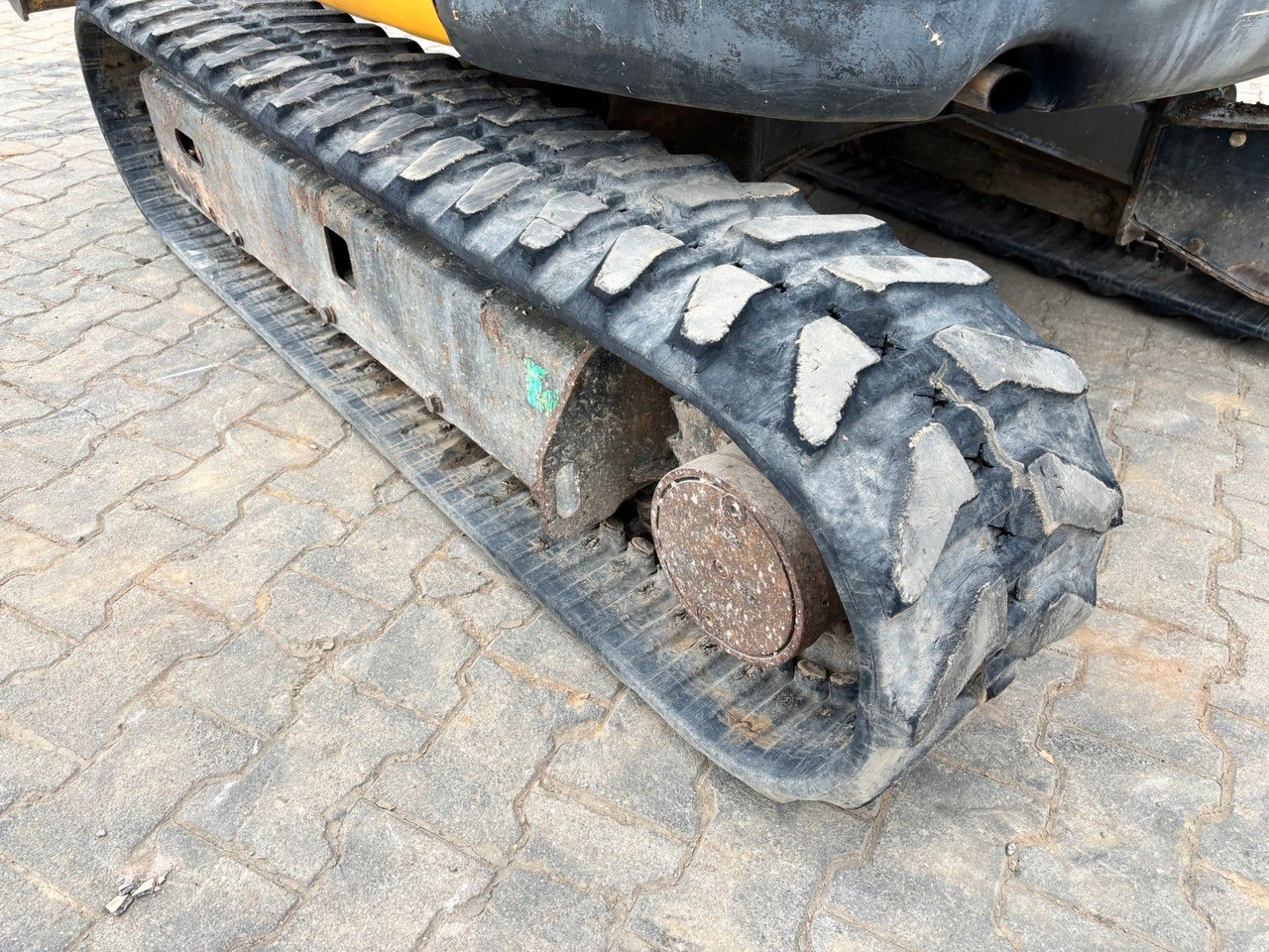 Komatsu PC26MR-3 - Minikuormaaja: kuva Komatsu PC26MR-3 - Minikuormaaja Komatsu PC26MR-3 - Minikuormaaja: kuva Komatsu PC26MR-3 - Minikuormaaja