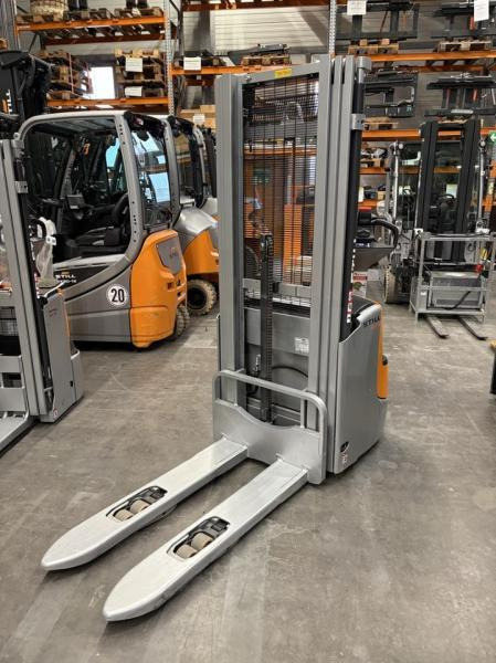 Still RX20 - Sähkötrukki: kuva Still RX20 - Sähkötrukki Still RX20 - Sähkötrukki: kuva Still RX20 - Sähkötrukki