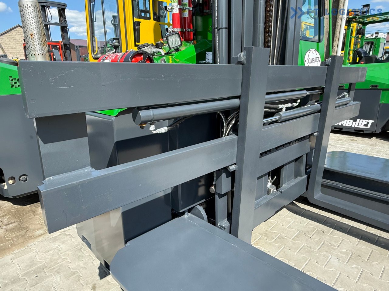 COMBILIFT C5000E / ELECTRIC / TRIPLEX 8300MM / FULL FREE LIFT / WIDE POSITIONER / FORK SIDESHIFT / BATTERY LIKE NEW - Nelitietrukki: kuva COMBILIFT C5000E / ELECTRIC / TRIPLEX 8300MM / FULL FREE LIFT / WIDE POSITIONER / FORK SIDESHIFT / BATTERY LIKE NEW - Nelitietrukki COMBILIFT C5000E / ELECTRIC / TRIPLEX 8300MM / FULL FREE LIFT / WIDE POSITIONER / FORK SIDESHIFT / BATTERY LIKE NEW - Nelitietrukki: kuva COMBILIFT C5000E / ELECTRIC / TRIPLEX 8300MM / FULL FREE LIFT / WIDE POSITIONER / FORK SIDESHIFT / BATTERY LIKE NEW - Nelitietrukki