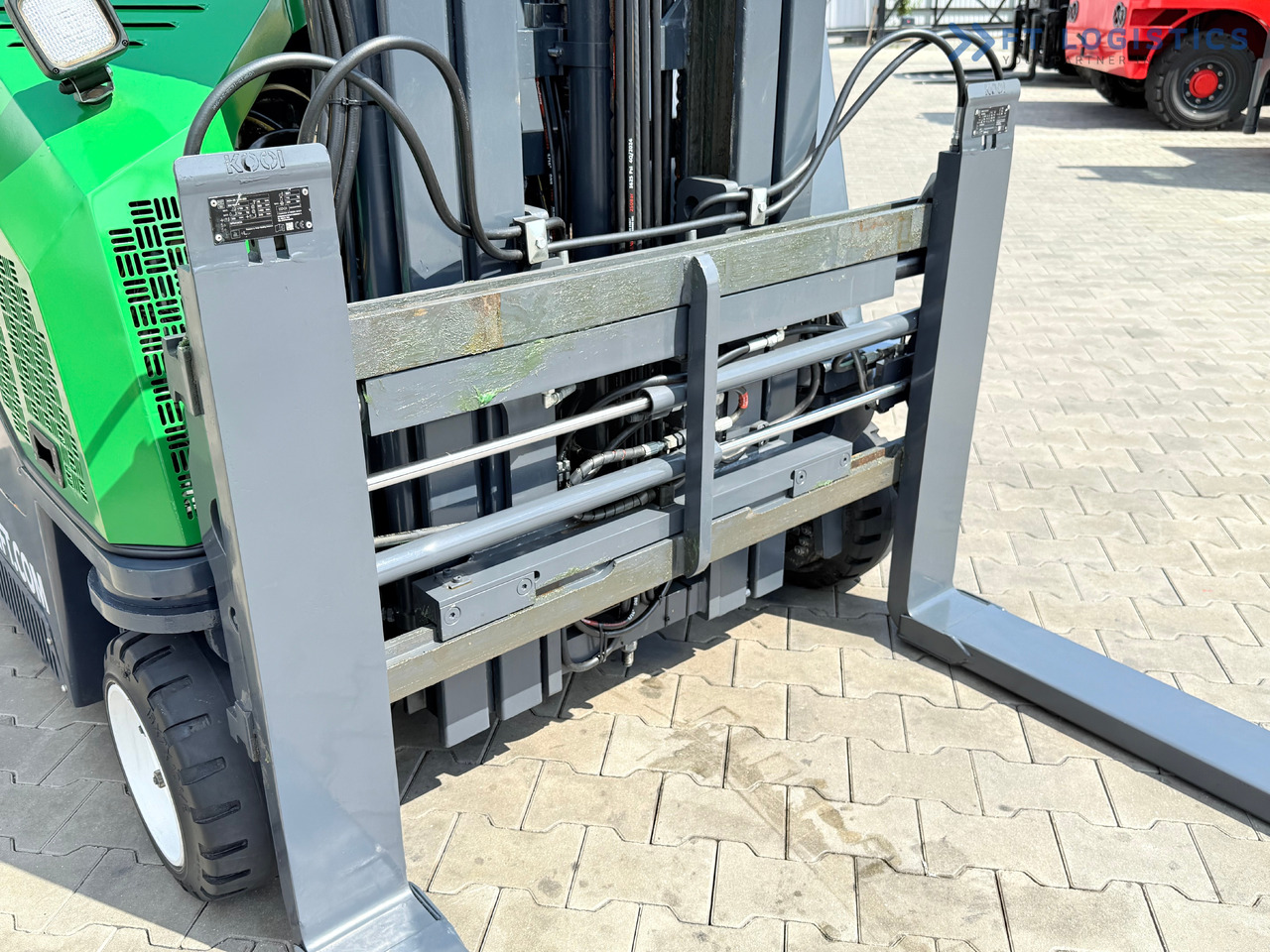 COMBILIFT CB2500 / DIESEL / EXTENDABLE FORKS / TRIPLEX / 5500MM / FREE LIFT / SIDE SHIFT / FORK POSITIONER / LIKE NEW - Nelitietrukki: kuva COMBILIFT CB2500 / DIESEL / EXTENDABLE FORKS / TRIPLEX / 5500MM / FREE LIFT / SIDE SHIFT / FORK POSITIONER / LIKE NEW - Nelitietrukki COMBILIFT CB2500 / DIESEL / EXTENDABLE FORKS / TRIPLEX / 5500MM / FREE LIFT / SIDE SHIFT / FORK POSITIONER / LIKE NEW - Nelitietrukki: kuva COMBILIFT CB2500 / DIESEL / EXTENDABLE FORKS / TRIPLEX / 5500MM / FREE LIFT / SIDE SHIFT / FORK POSITIONER / LIKE NEW - Nelitietrukki