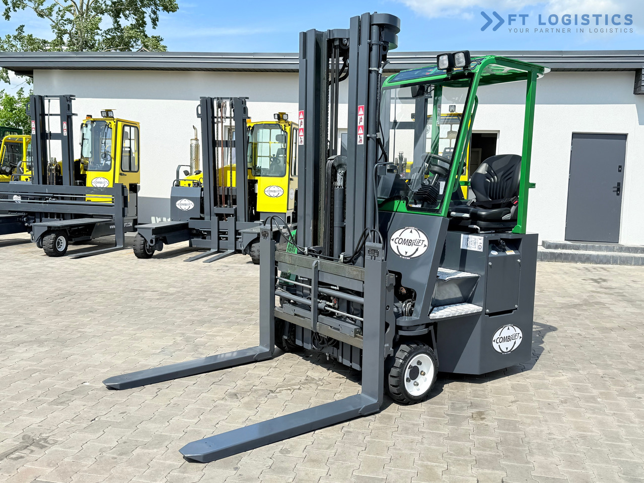 COMBILIFT CB2500 / DIESEL / EXTENDABLE FORKS / TRIPLEX / 5500MM / FREE LIFT / SIDE SHIFT / FORK POSITIONER / LIKE NEW - Nelitietrukki: kuva COMBILIFT CB2500 / DIESEL / EXTENDABLE FORKS / TRIPLEX / 5500MM / FREE LIFT / SIDE SHIFT / FORK POSITIONER / LIKE NEW - Nelitietrukki COMBILIFT CB2500 / DIESEL / EXTENDABLE FORKS / TRIPLEX / 5500MM / FREE LIFT / SIDE SHIFT / FORK POSITIONER / LIKE NEW - Nelitietrukki: kuva COMBILIFT CB2500 / DIESEL / EXTENDABLE FORKS / TRIPLEX / 5500MM / FREE LIFT / SIDE SHIFT / FORK POSITIONER / LIKE NEW - Nelitietrukki