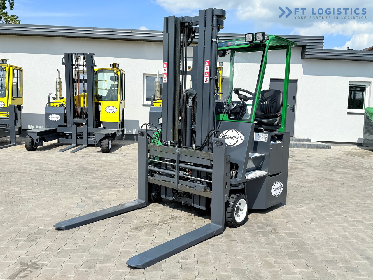 COMBILIFT CB2500 / DIESEL / EXTENDABLE FORKS / TRIPLEX / 5500MM / FREE LIFT / SIDE SHIFT / FORK POSITIONER / LIKE NEW - Nelitietrukki: kuva COMBILIFT CB2500 / DIESEL / EXTENDABLE FORKS / TRIPLEX / 5500MM / FREE LIFT / SIDE SHIFT / FORK POSITIONER / LIKE NEW - Nelitietrukki COMBILIFT CB2500 / DIESEL / EXTENDABLE FORKS / TRIPLEX / 5500MM / FREE LIFT / SIDE SHIFT / FORK POSITIONER / LIKE NEW - Nelitietrukki: kuva COMBILIFT CB2500 / DIESEL / EXTENDABLE FORKS / TRIPLEX / 5500MM / FREE LIFT / SIDE SHIFT / FORK POSITIONER / LIKE NEW - Nelitietrukki