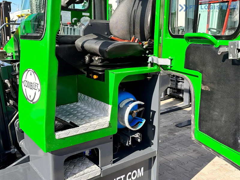 Combilift C4000 / LPG / DUPLEX / 4500MM / FREE LIFT / LIKE NEW C4000 / LPG / DUPLEX / 4500MM / FREE LIFT / LIKE NEW - Nelitietrukki: kuva Combilift C4000 / LPG / DUPLEX / 4500MM / FREE LIFT / LIKE NEW C4000 / LPG / DUPLEX / 4500MM / FREE LIFT / LIKE NEW - Nelitietrukki Combilift C4000 / LPG / DUPLEX / 4500MM / FREE LIFT / LIKE NEW C4000 / LPG / DUPLEX / 4500MM / FREE LIFT / LIKE NEW - Nelitietrukki: kuva Combilift C4000 / LPG / DUPLEX / 4500MM / FREE LIFT / LIKE NEW C4000 / LPG / DUPLEX / 4500MM / FREE LIFT / LIKE NEW - Nelitietrukki