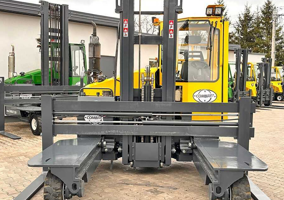 Combilift C4500 / DUPLEX / 4050MM / DIESEL / WIDE POSITIONER / FREE LIFT / SIDESHIFT / LIKE NEW - Nelitietrukki: kuva Combilift C4500 / DUPLEX / 4050MM / DIESEL / WIDE POSITIONER / FREE LIFT / SIDESHIFT / LIKE NEW - Nelitietrukki Combilift C4500 / DUPLEX / 4050MM / DIESEL / WIDE POSITIONER / FREE LIFT / SIDESHIFT / LIKE NEW - Nelitietrukki: kuva Combilift C4500 / DUPLEX / 4050MM / DIESEL / WIDE POSITIONER / FREE LIFT / SIDESHIFT / LIKE NEW - Nelitietrukki